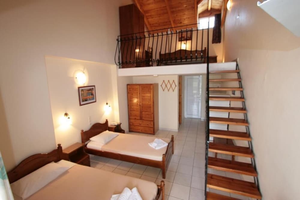 Village Inn Studios & Family Apartments 14/39