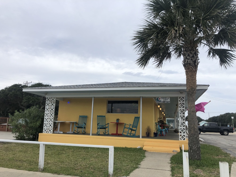 Swell Motel 2/58