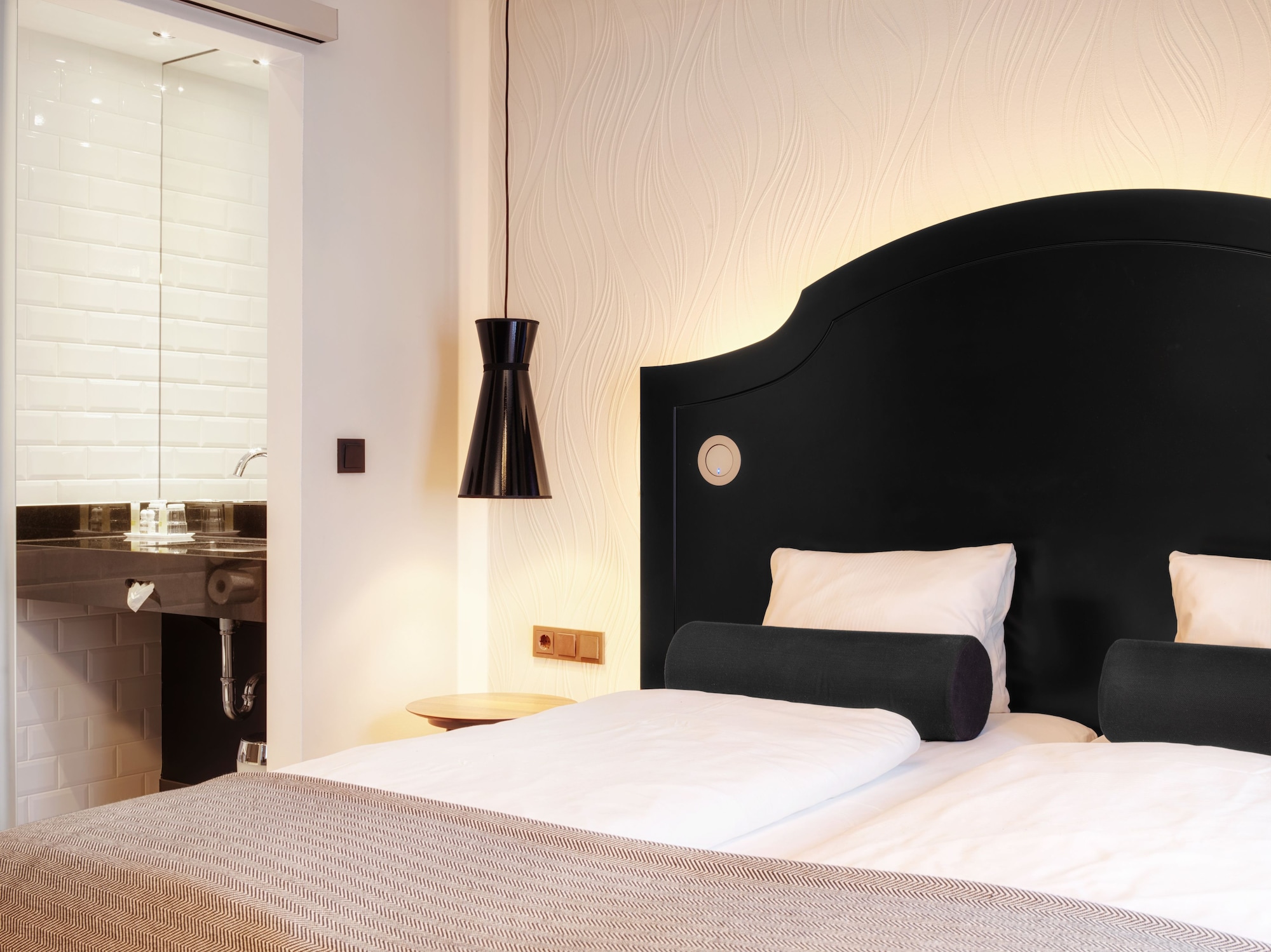 1 BEDROOM, TRIPLE