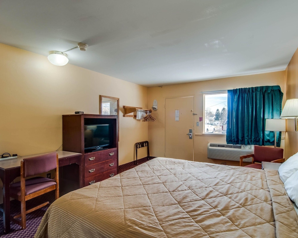 Econo Lodge Near Bluefield College 9/25