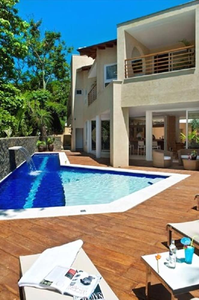 Abayomi Hotel 40/48