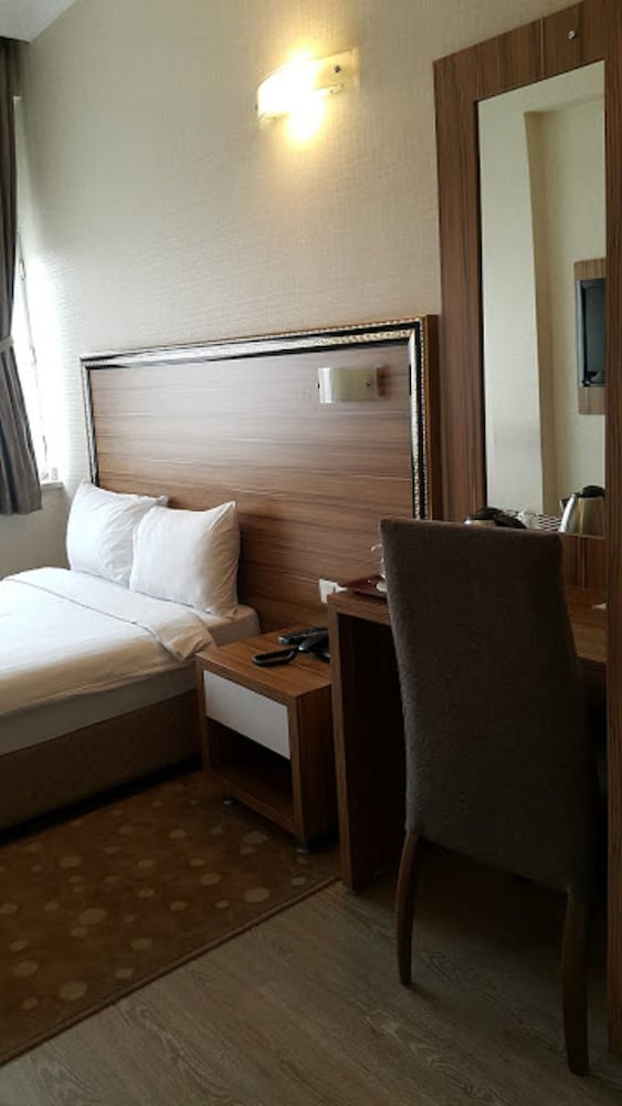 Buyuk Hotel 20/50