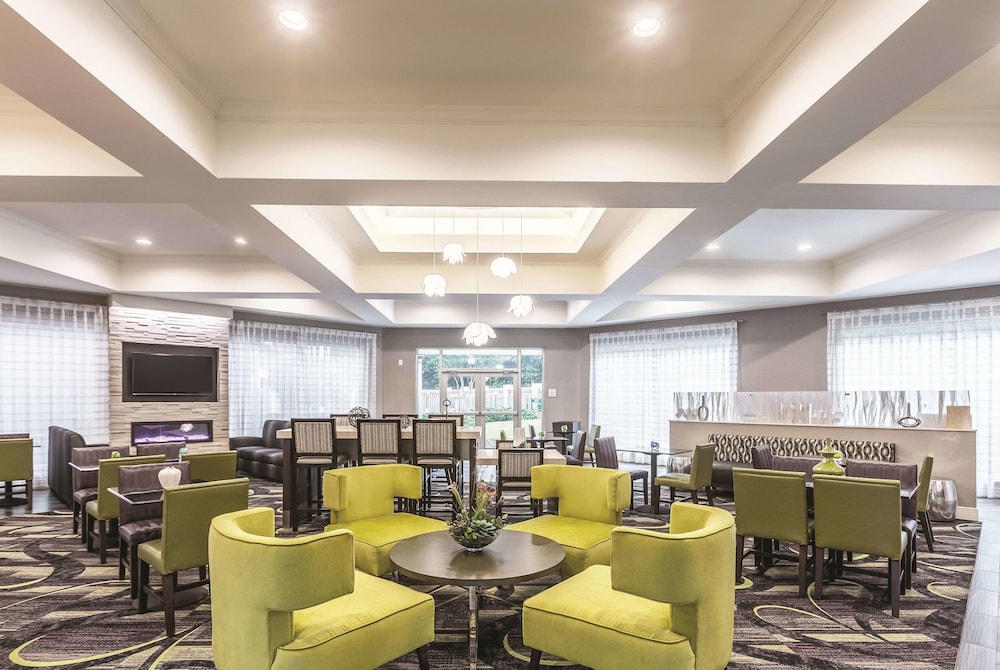 La Quinta Inn & Suites by Wyndham Atlanta Alpharetta 37/37