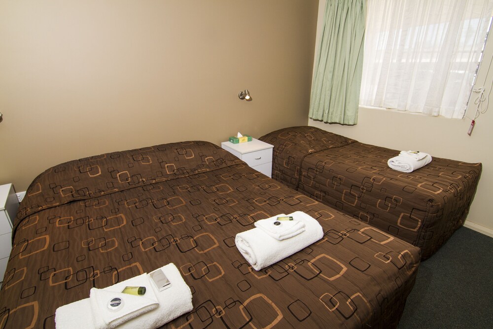 Green Gables Motel 11/29