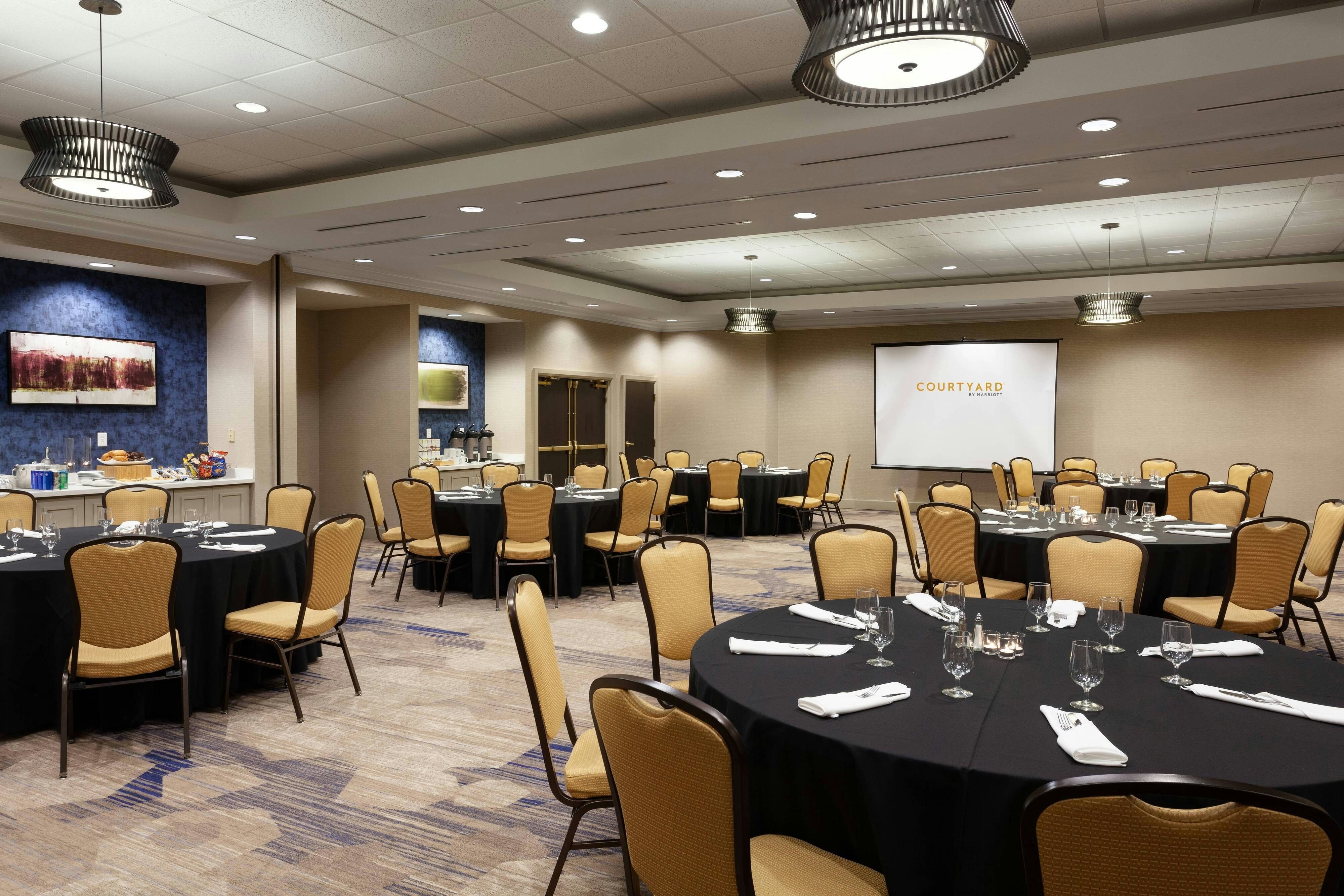 Courtyard by Marriott Orlando Lake Buena Vista in the Marriott Village 25/33