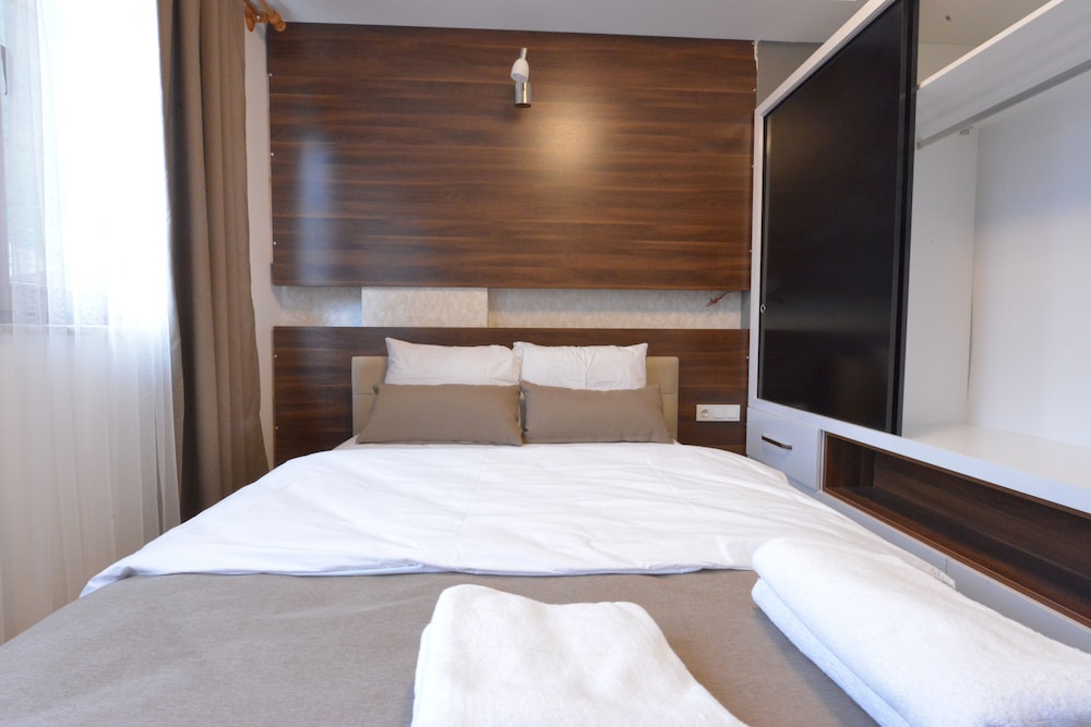 Hirande Hotel 16/50