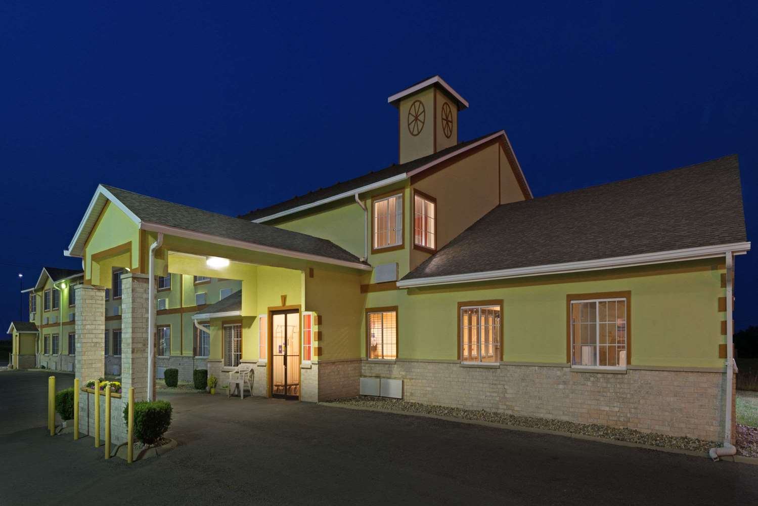 Days Inn by Wyndham Cameron 1/8