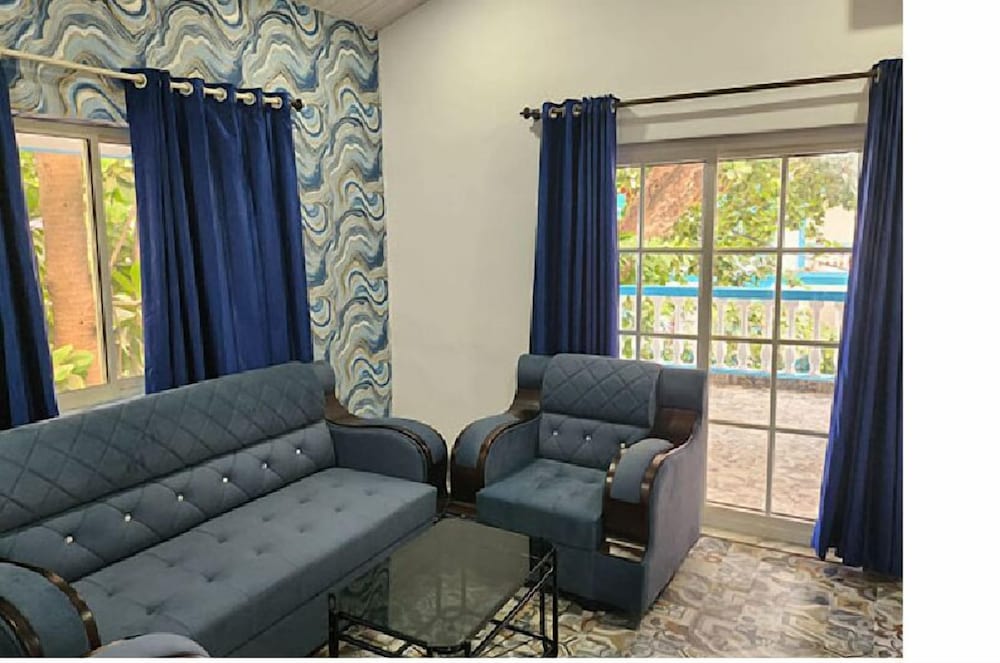 Paradise Village Resort 40/66