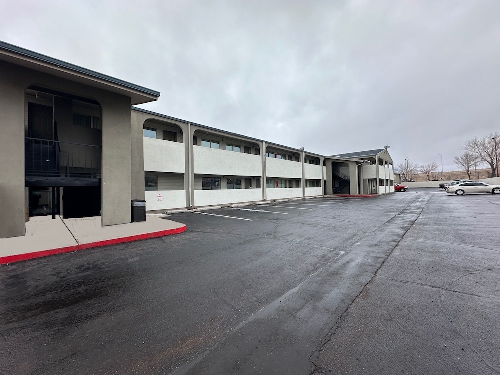 Desert Sands Inn & Suites Albuquerque 19/28