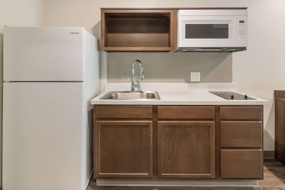WoodSpring Suites Lake Jackson 36/37
