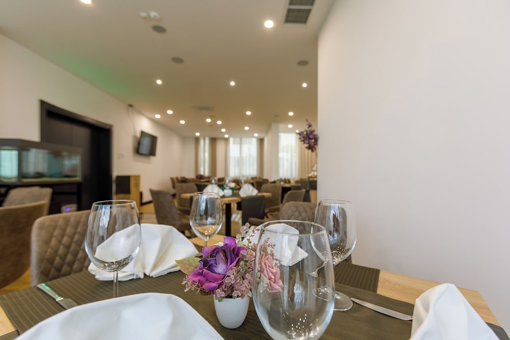 Blue Star Luxury Hotel 48/54