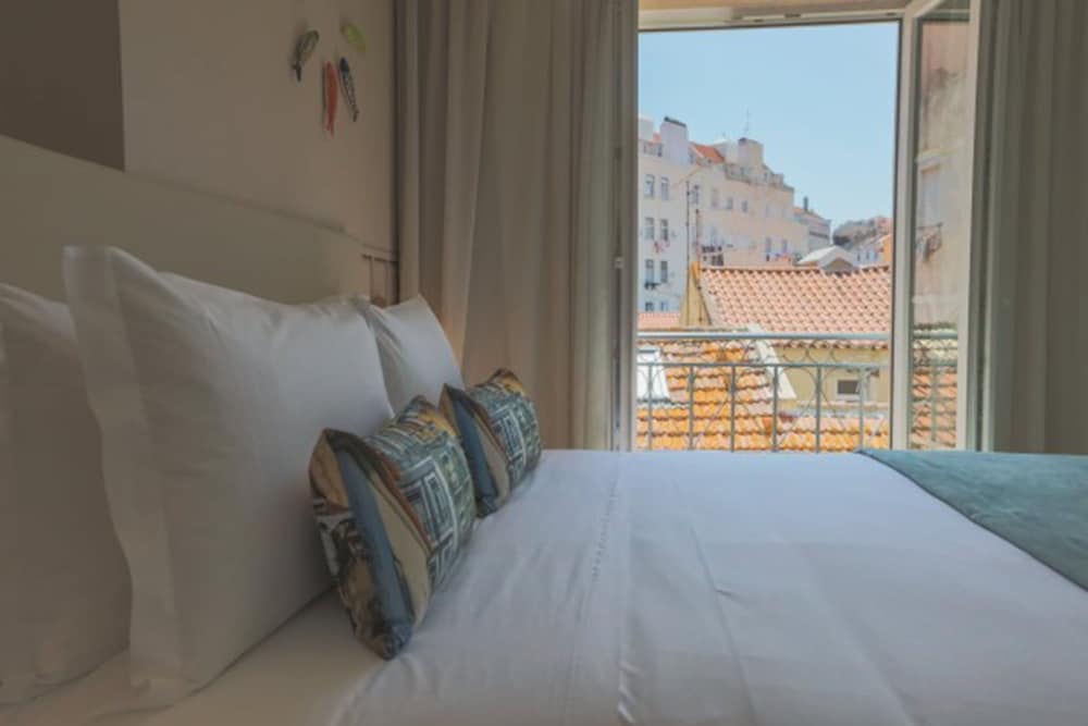 ROOM, DOUBLE BED, CITY VIEW
