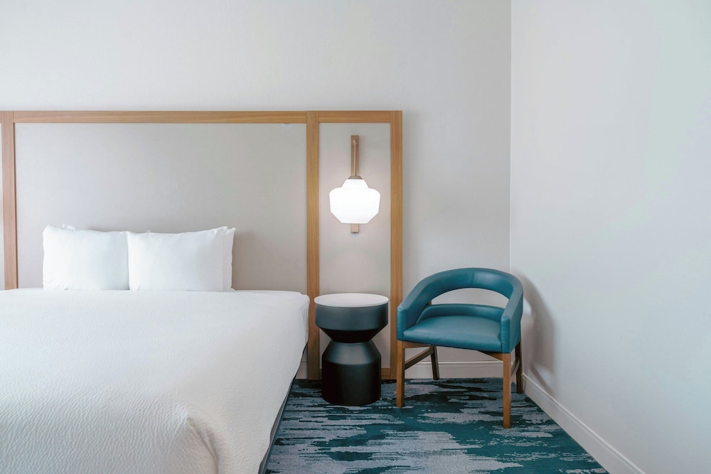 Fairfield Inn Suites by Marriott Atlanta Kennesaw 19/50