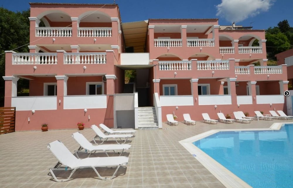 Paradiso Apartments 33/45