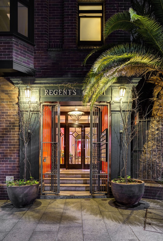 Regents Court Apartments 3/50
