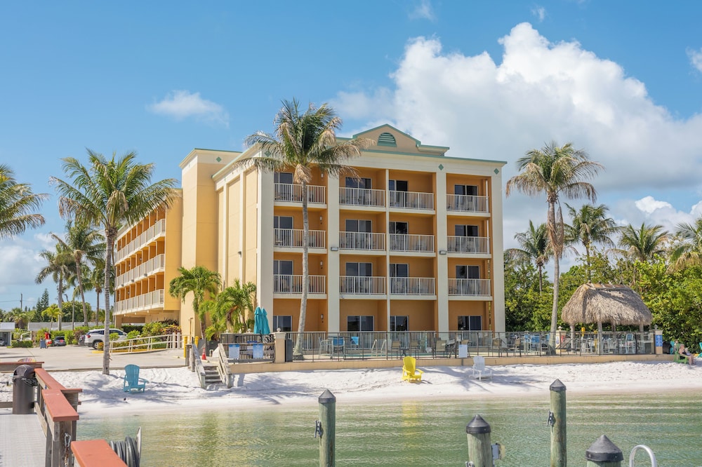 Hutchinson Island Plaza Hotel And Suites 6/63