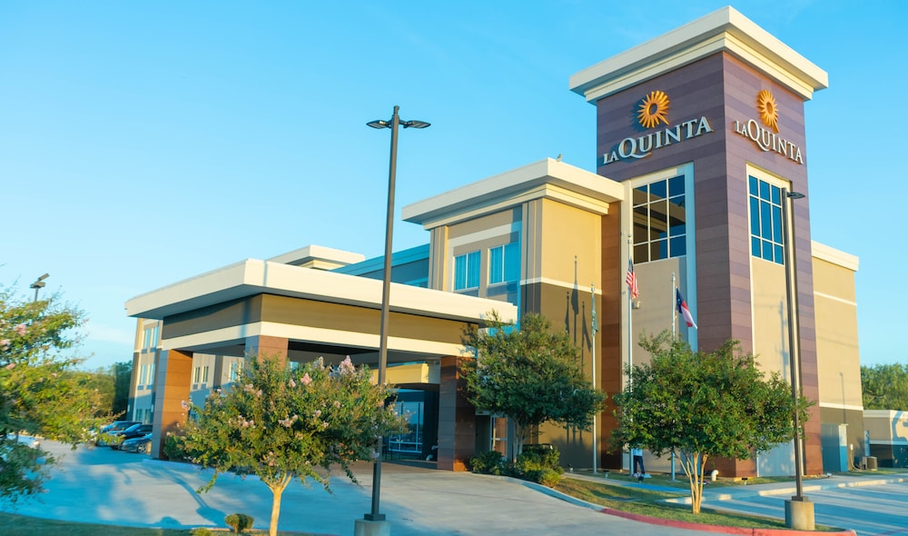La Quinta Inn and Suites by Wyndham Karnes City - Kenedy 1/58