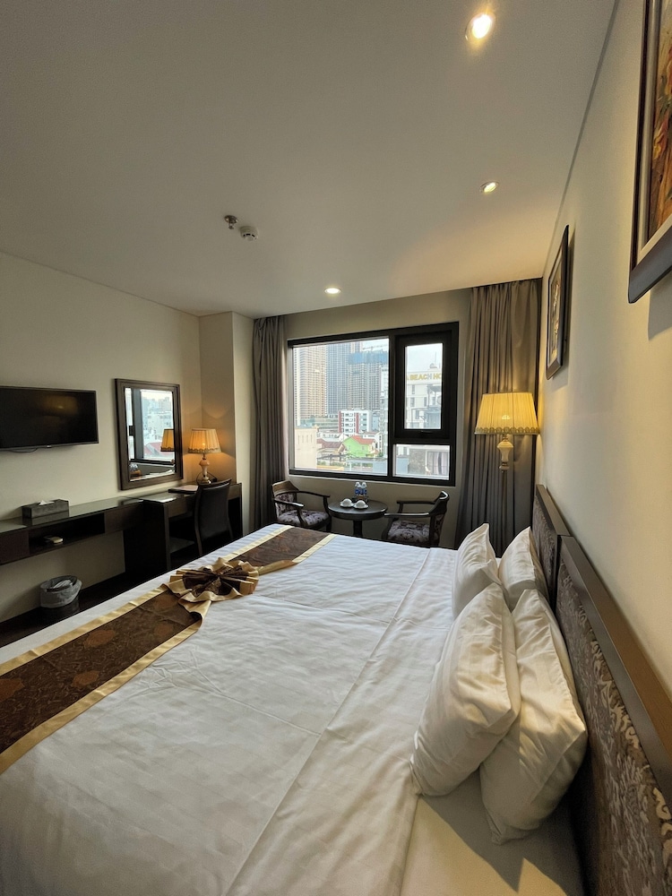 SUPERIOR, DOUBLE BED, CITY VIEW