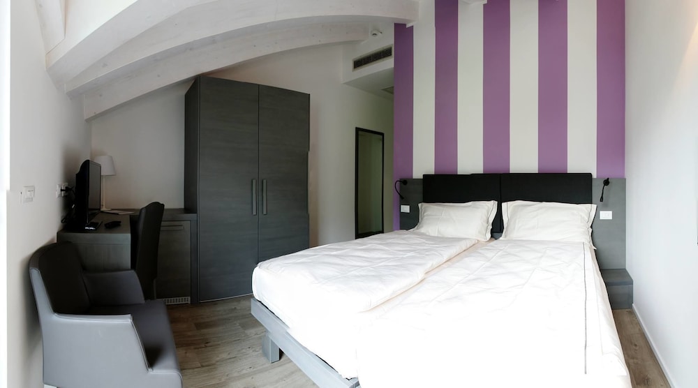 HOTEL BAVARIA 15/30