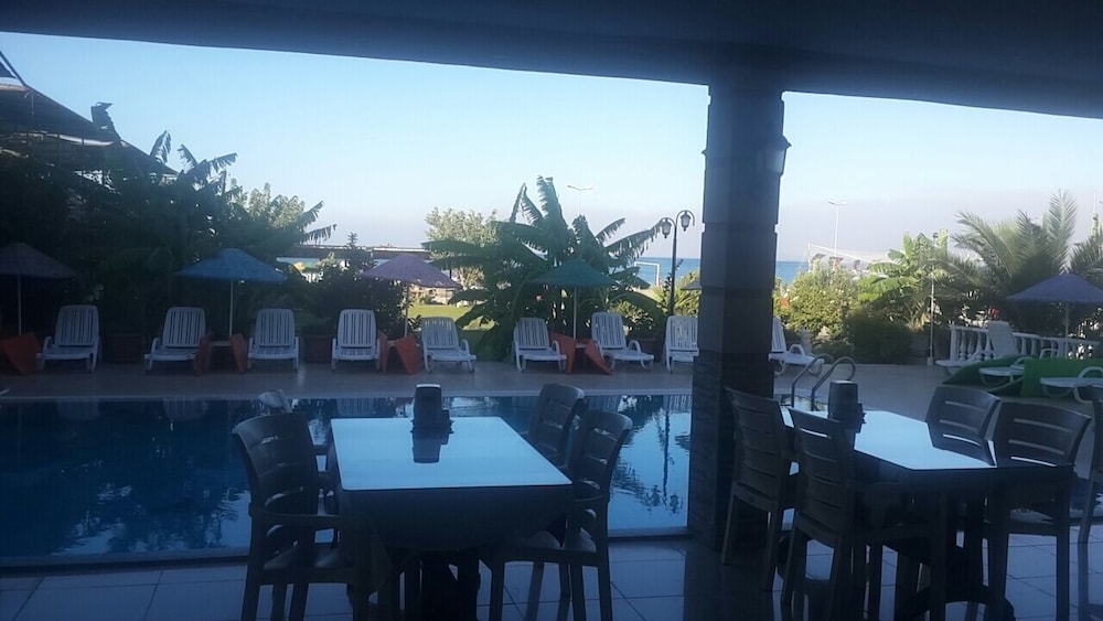 Adahan Otel Gumuldur 15/27