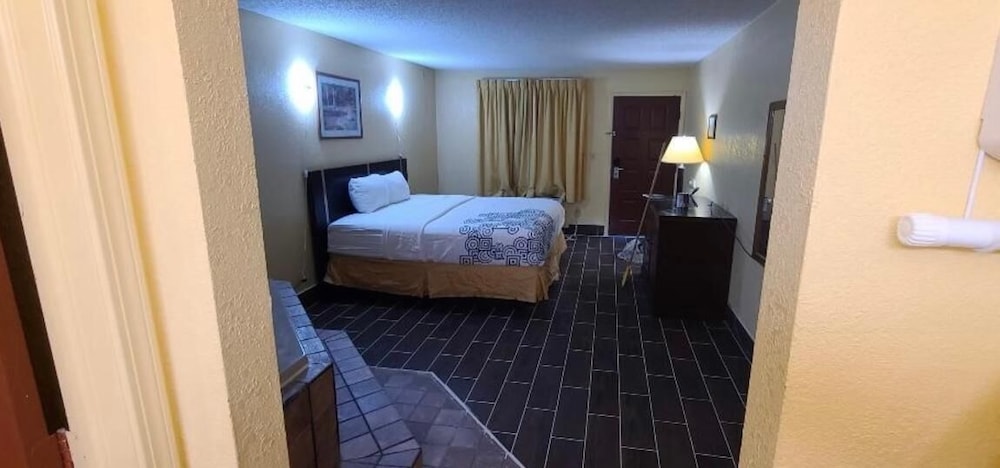 TRAVELODGE TULSA 9/17