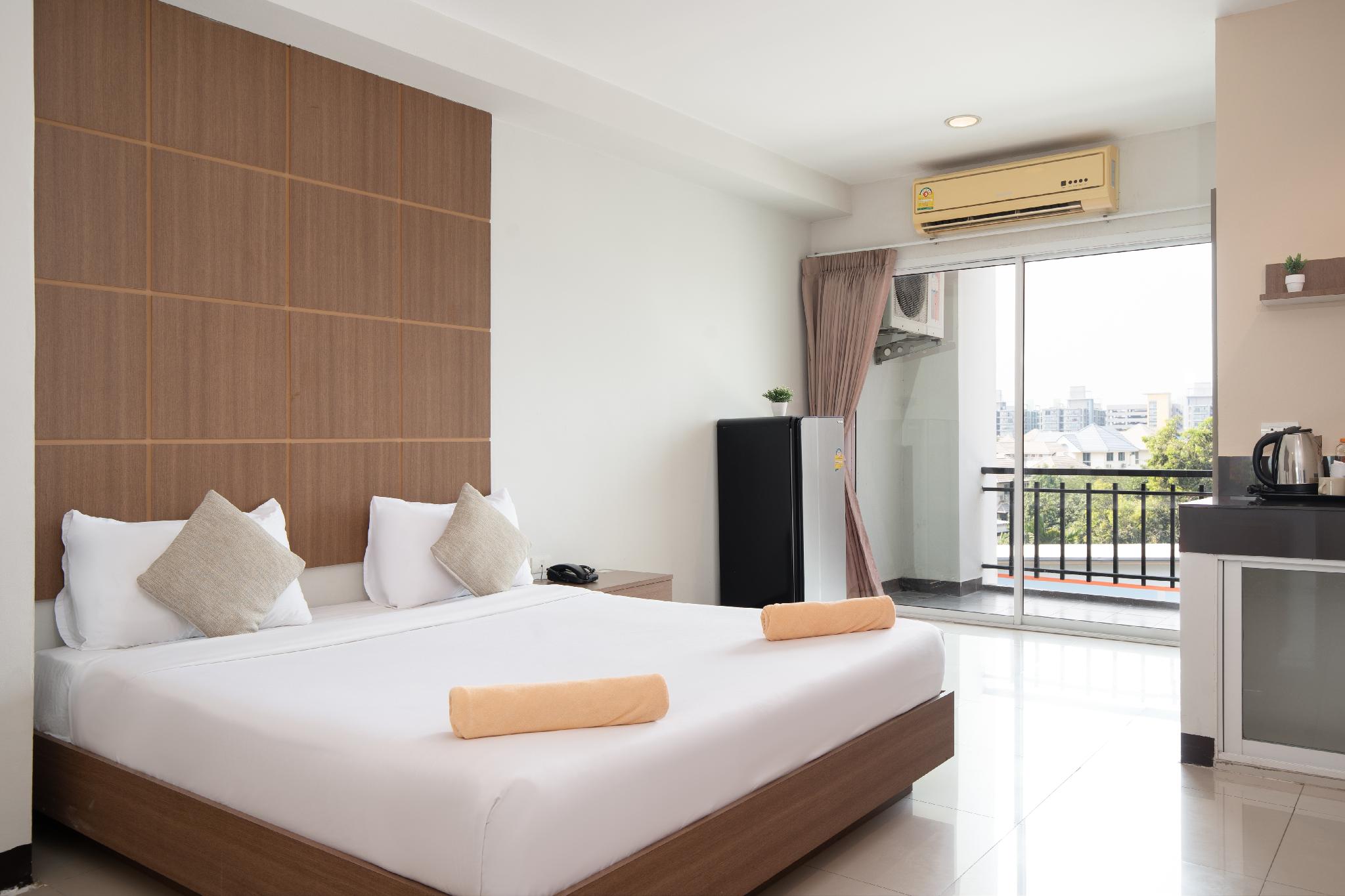 Leenova Hotel 18/50