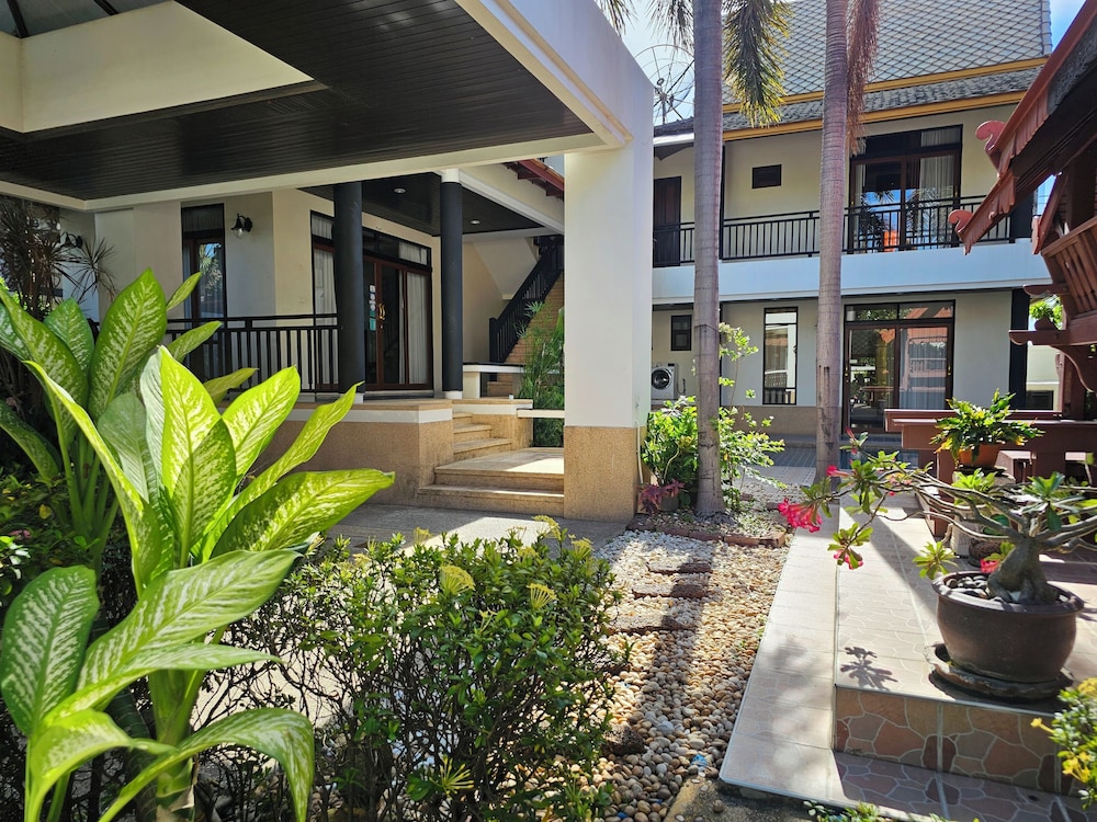 Punnapha Pool Villa Pattaya 46/49