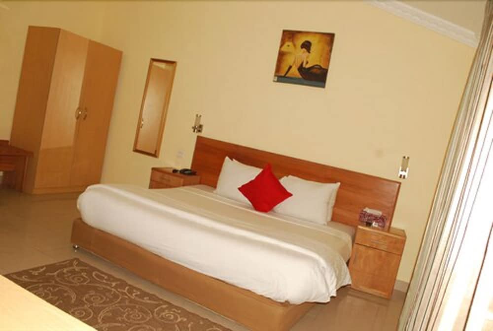 ROOM, SINGLE