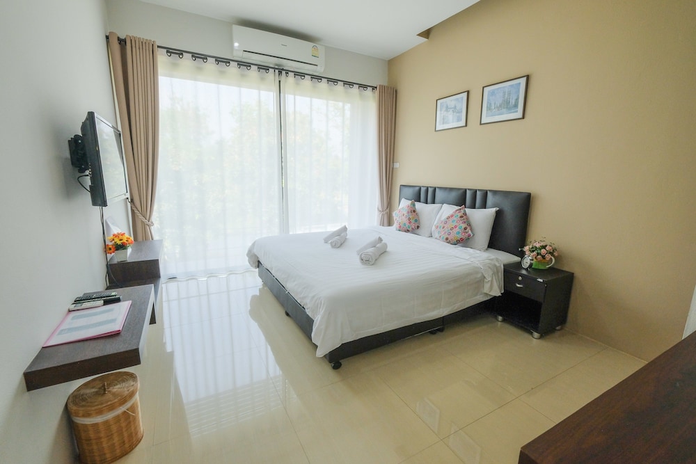 ROOM, DOUBLE BED