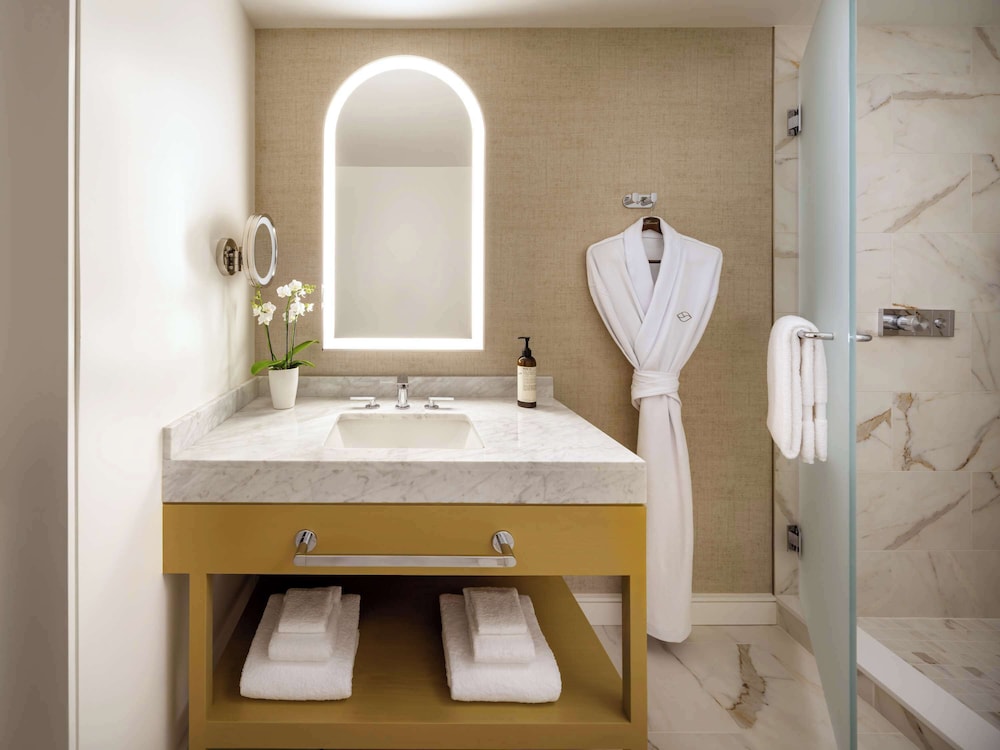 Fairmont, 2 Queen Beds, Accessible 5/7