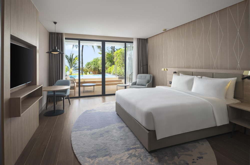 Superior, Twin Beds, with Pool، Radisson Blu Resort, Phuket Mai Khao Beach 3/10