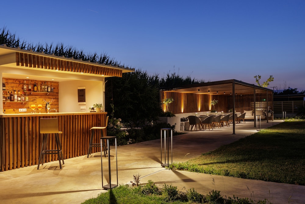 V Luxury Suites 5/50