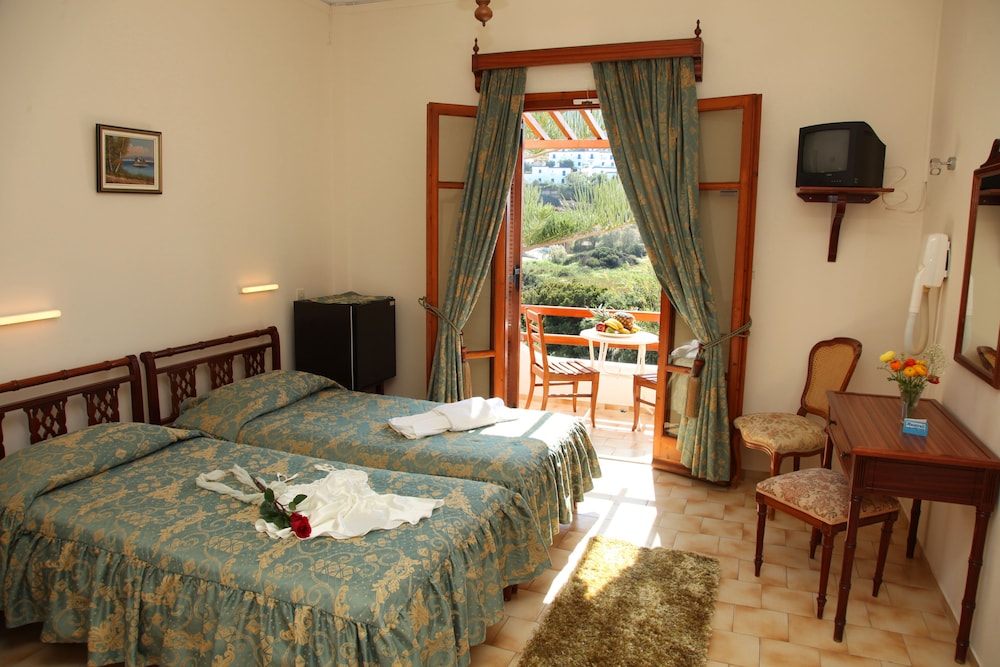 ROOM, DOUBLE OR TWIN BED, TERRACE, GROUND FLOOR