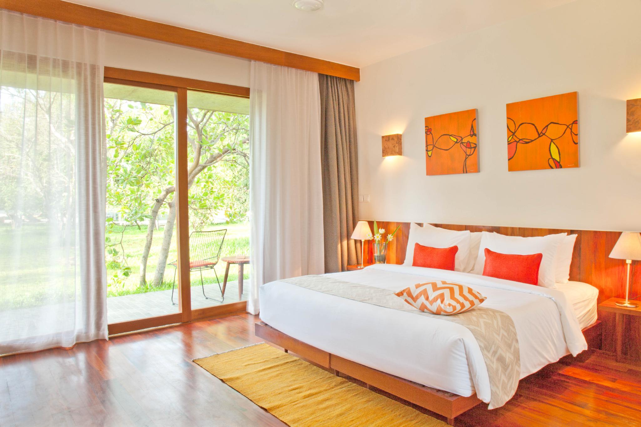 GARDEN, KING BED