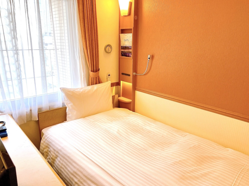Toyoko Inn Osaka Umeda Nakatsu No 1 10/61