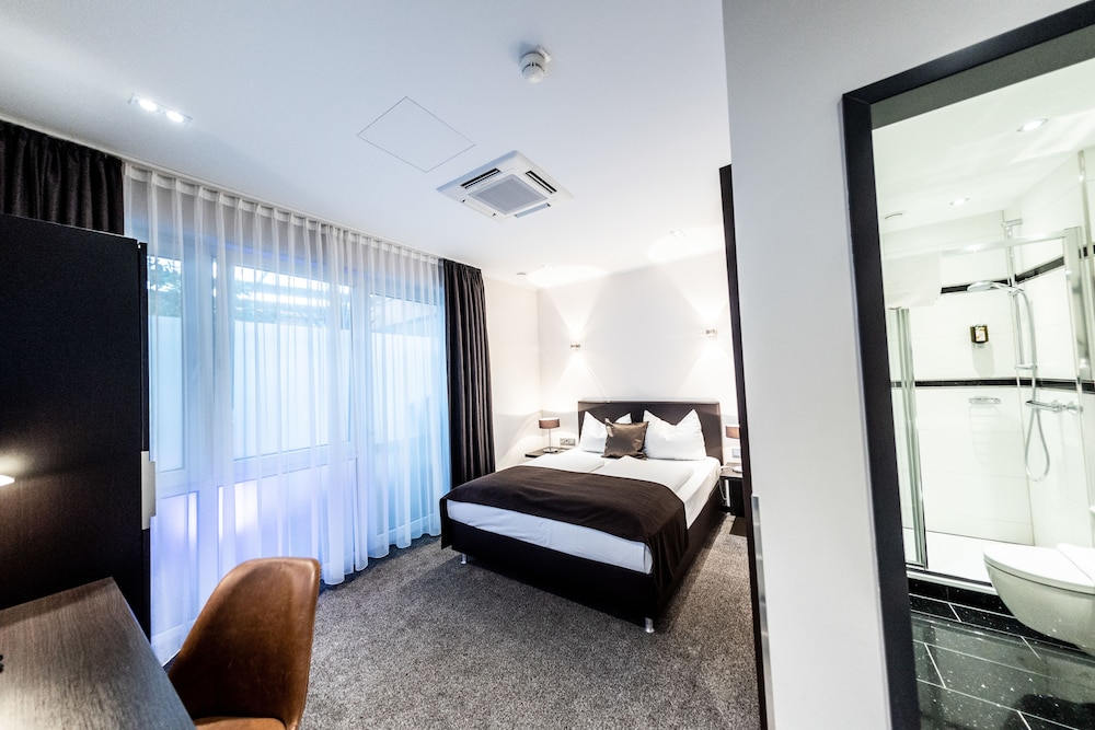 Mauritius Hotel And Therme Cologne 13/75