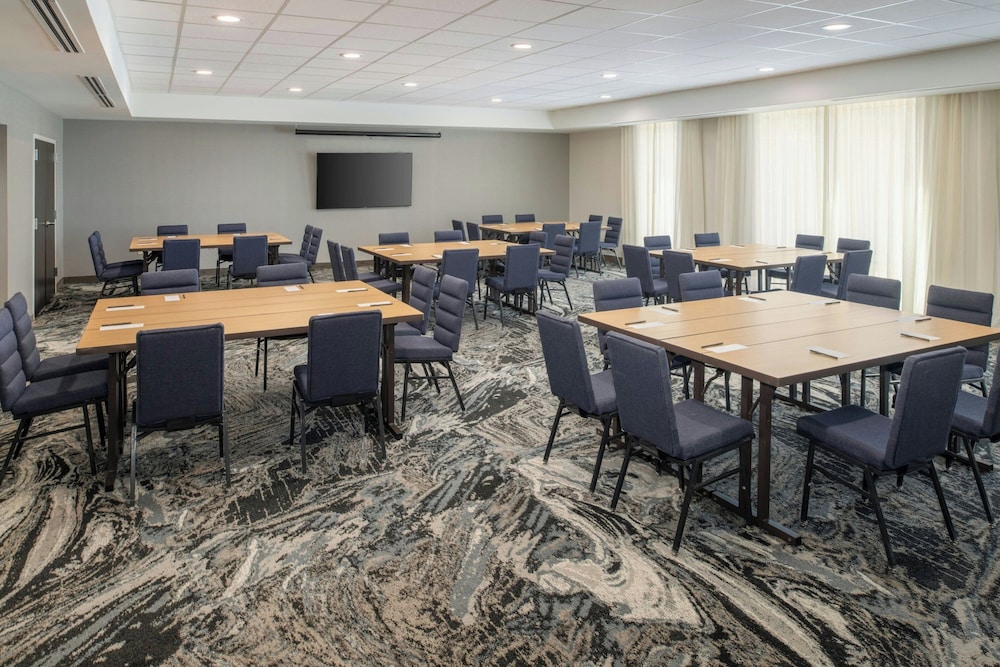 Courtyard by Marriott Houston City Place 42/50