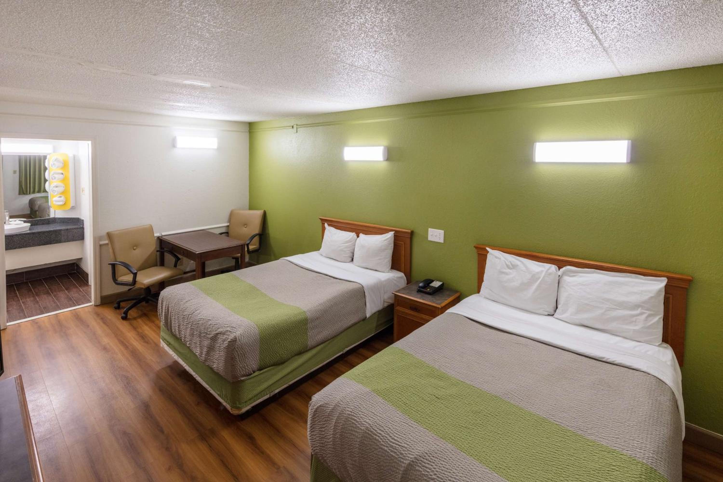 ROOM, QUADRUPLE