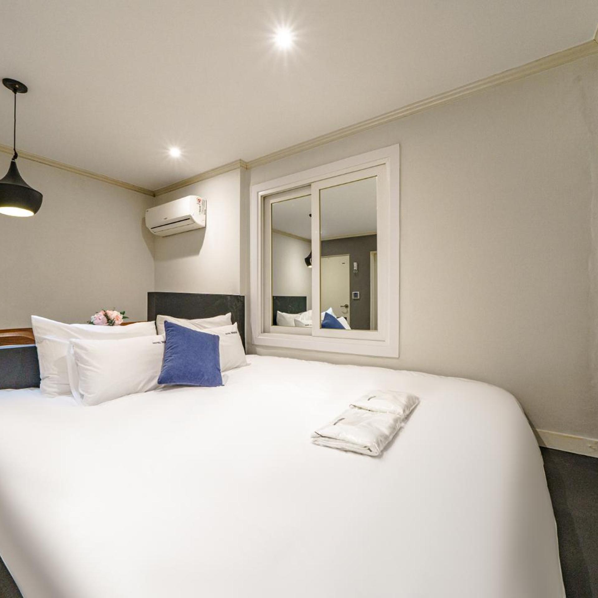 Deluxe, Double Bed, Bathtub