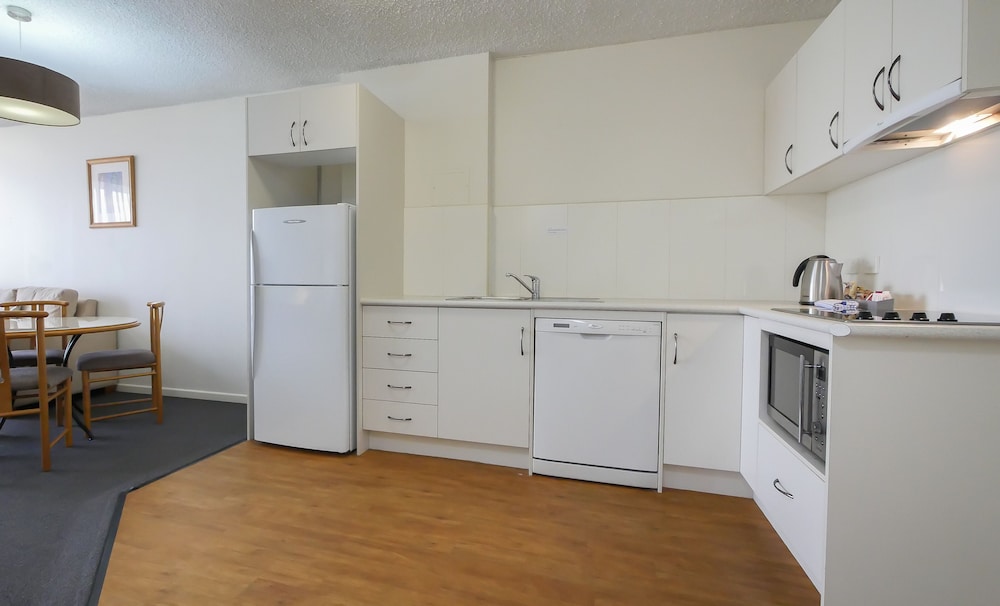 The Summit Apartments 32/67