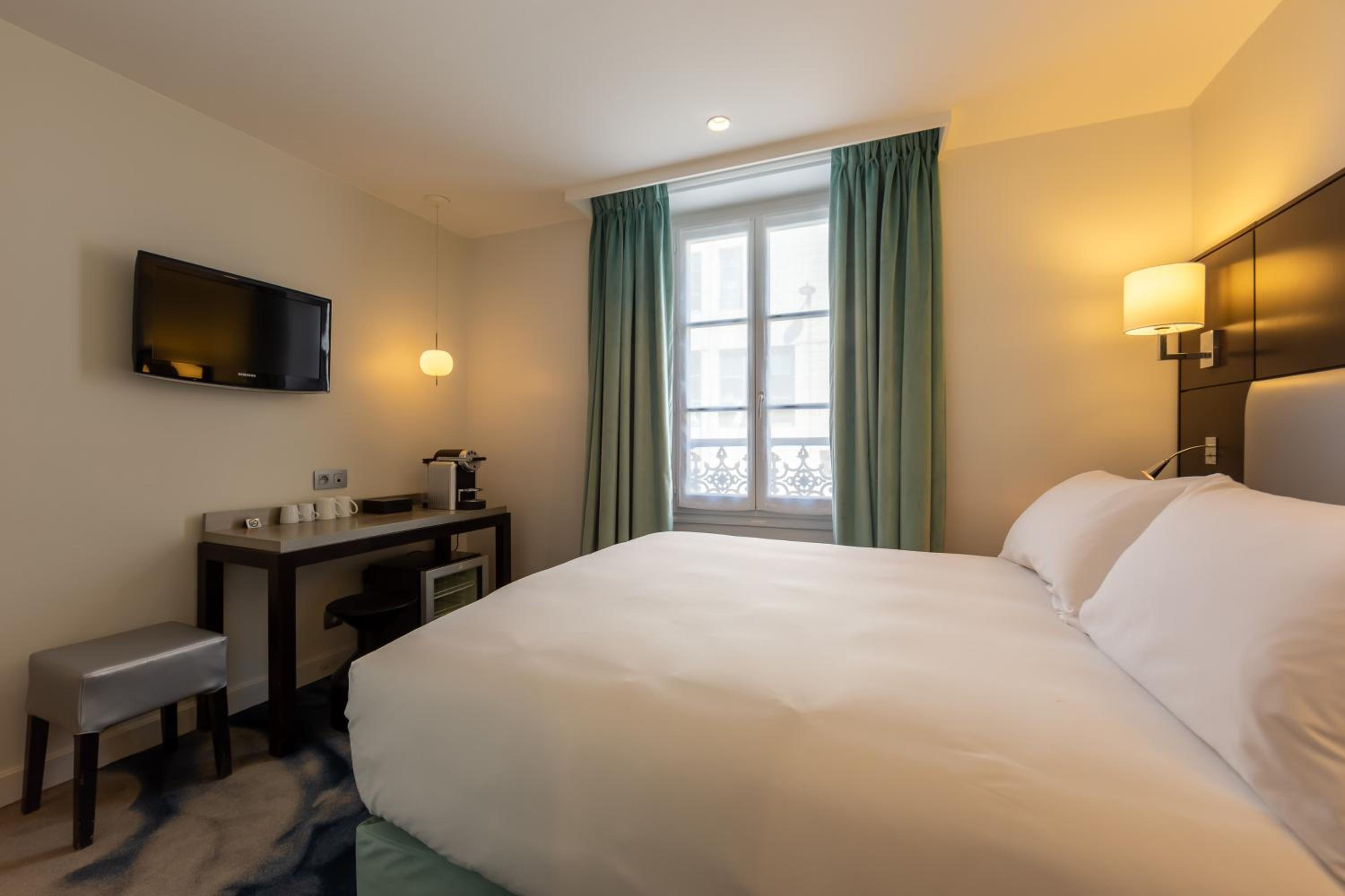 Adjoining, Standard, Double Bed