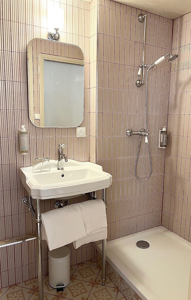 Hotel La Tour Intendance, Bordeaux 53/60