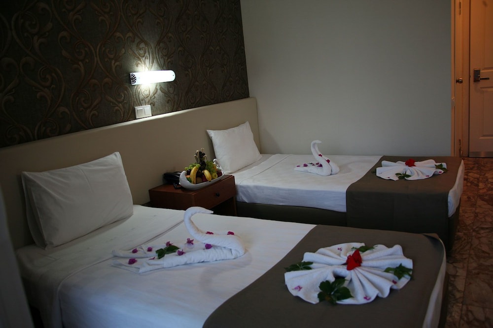 Saint Star Kemer - Adult Only 10/50