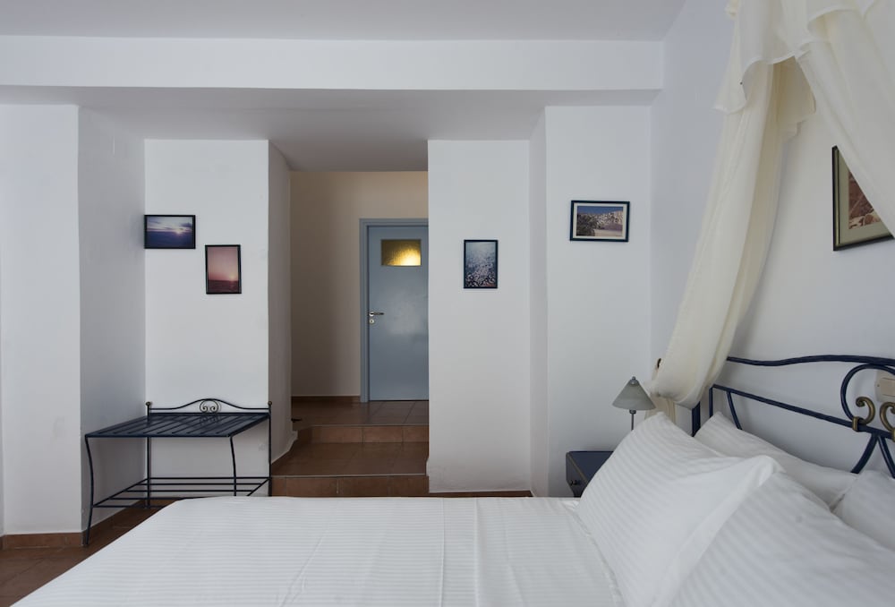 Kastro Suites 11/78