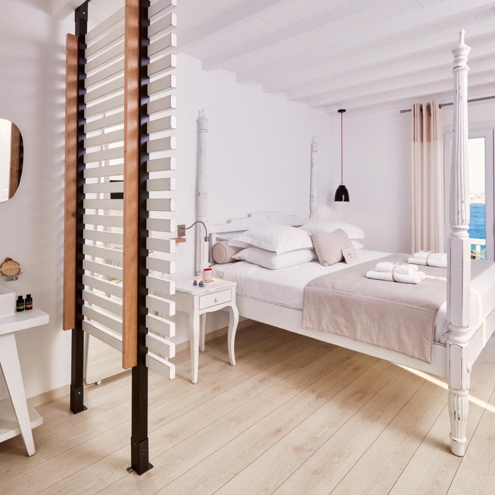 جناح شهر العسل بإطلالة على البحر بجاكوزي، Mykonos Princess 5/6
