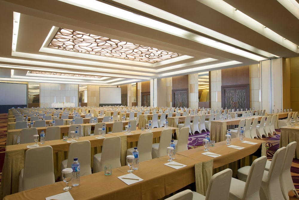 Santika Premiere Kota Harapan Indah 25/29