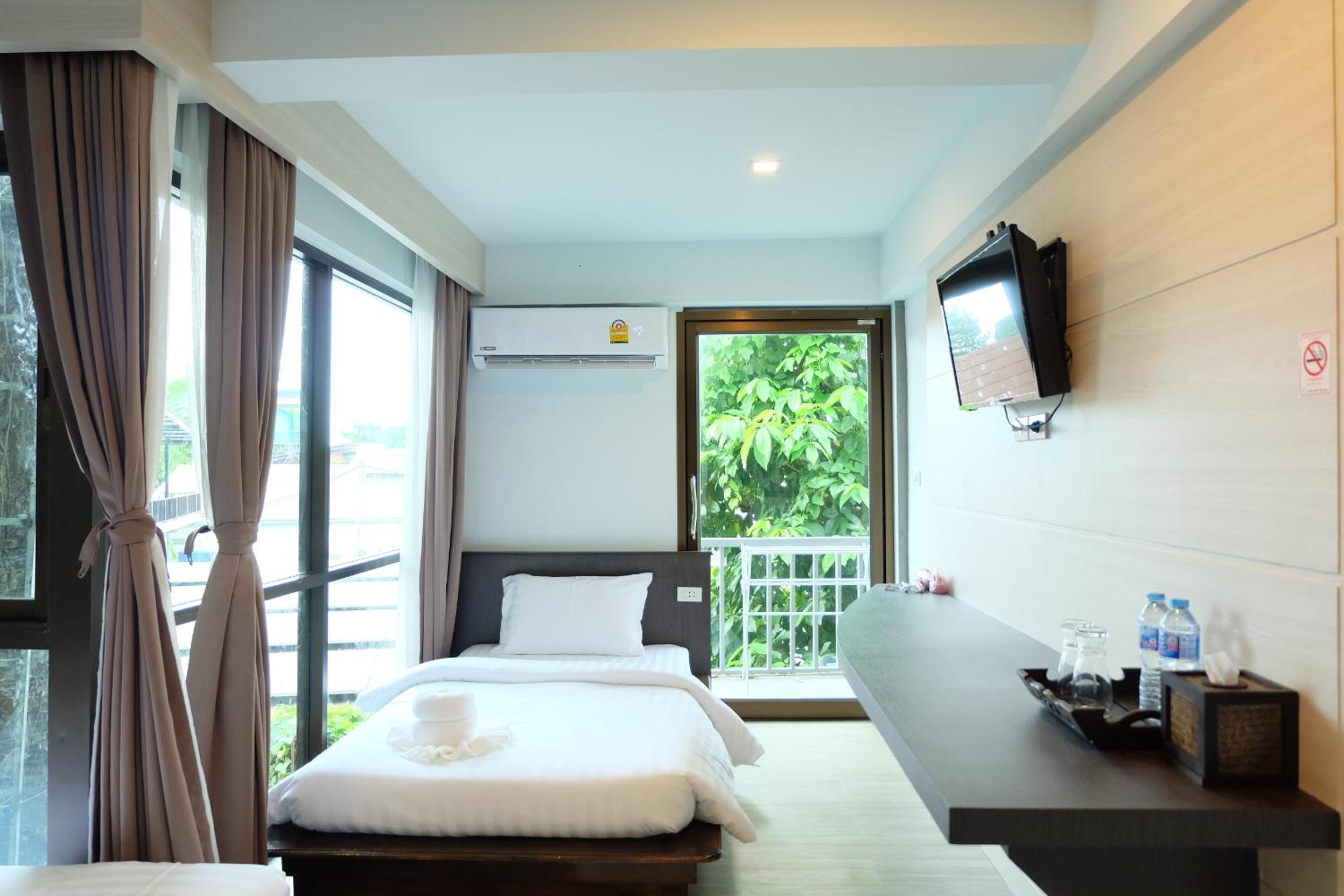 A Plus Deluxe Hotel 24/68