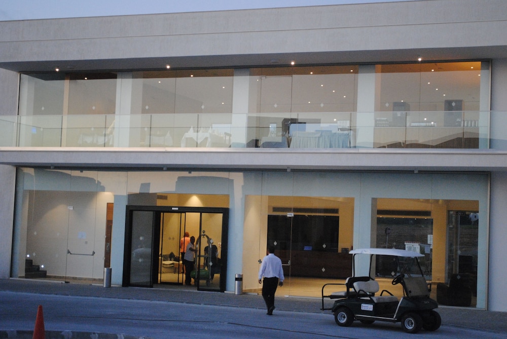 Amphora Hotel & Suites in PAPHOS