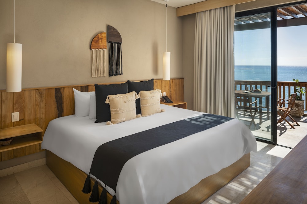 ROOM, SKY VIEW