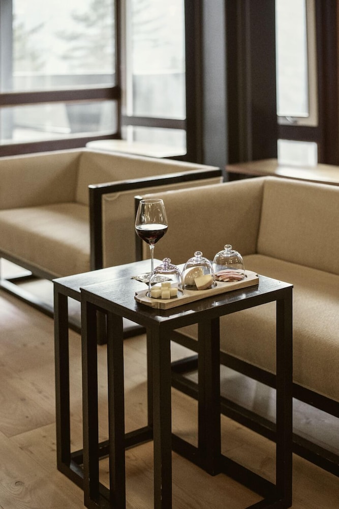 Boite Hotel 35/50